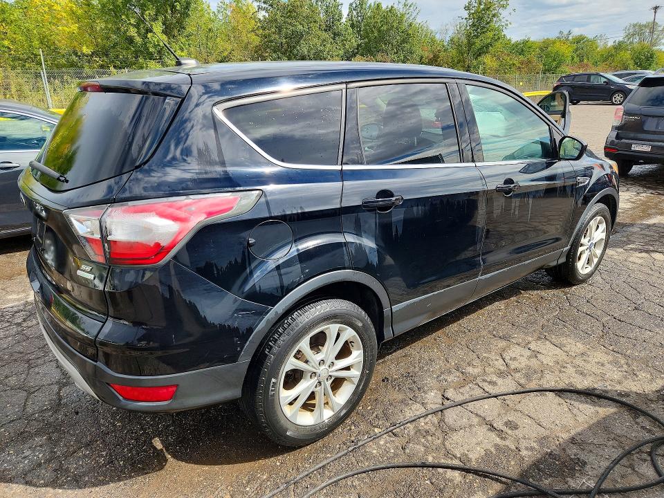 صورة رقم 3 من المزاد - 2017 FORD ESCAPE مع VIN 1FMCU0GD0HUA11994
