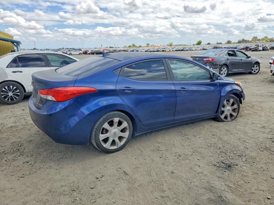 Photo 3 from auction – 2013 HYUNDAI ELANTRA with VIN KMHDH4AE2DU688752