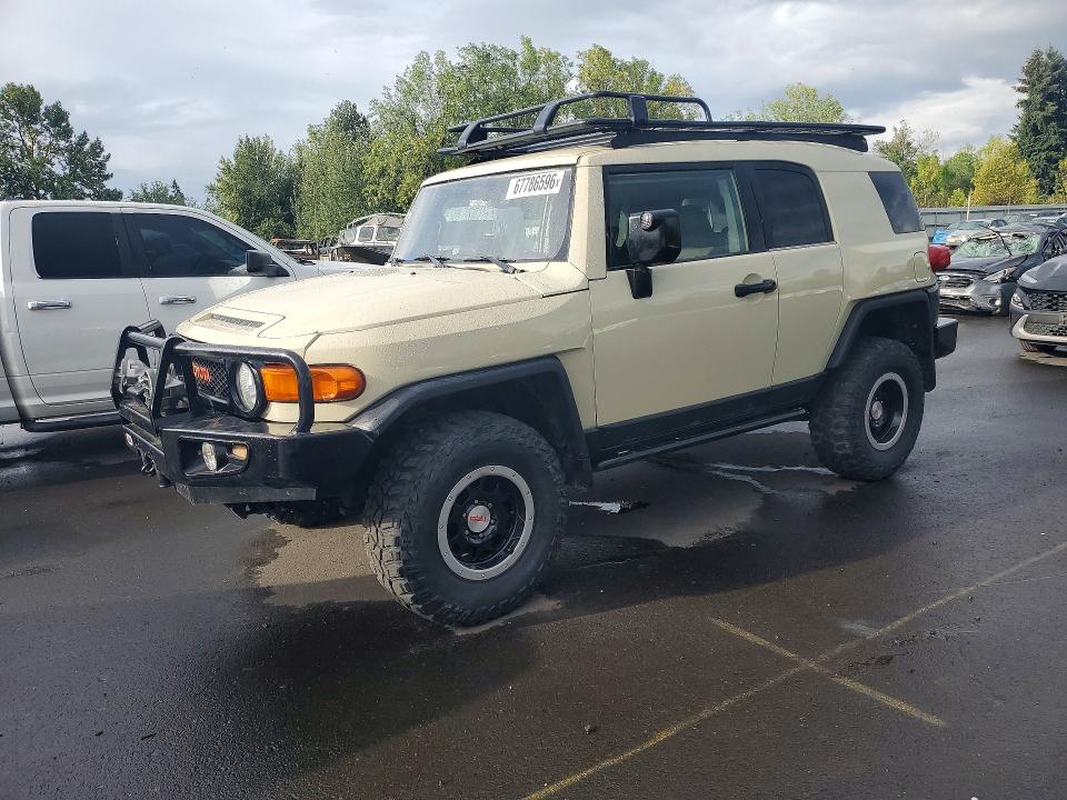 2010 TOYOTA FJ CRUISER - Търг №67786596
