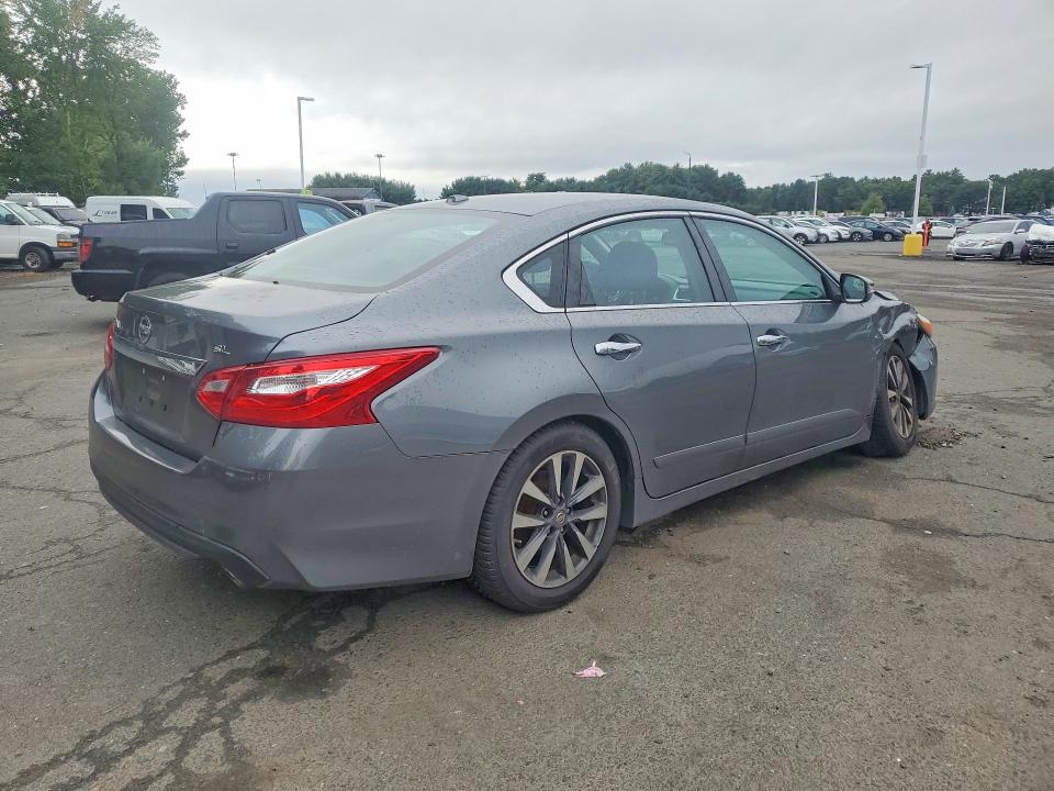 Photo 3 from auction – 2017 NISSAN ALTIMA with VIN 1N4AL3AP5HC210666