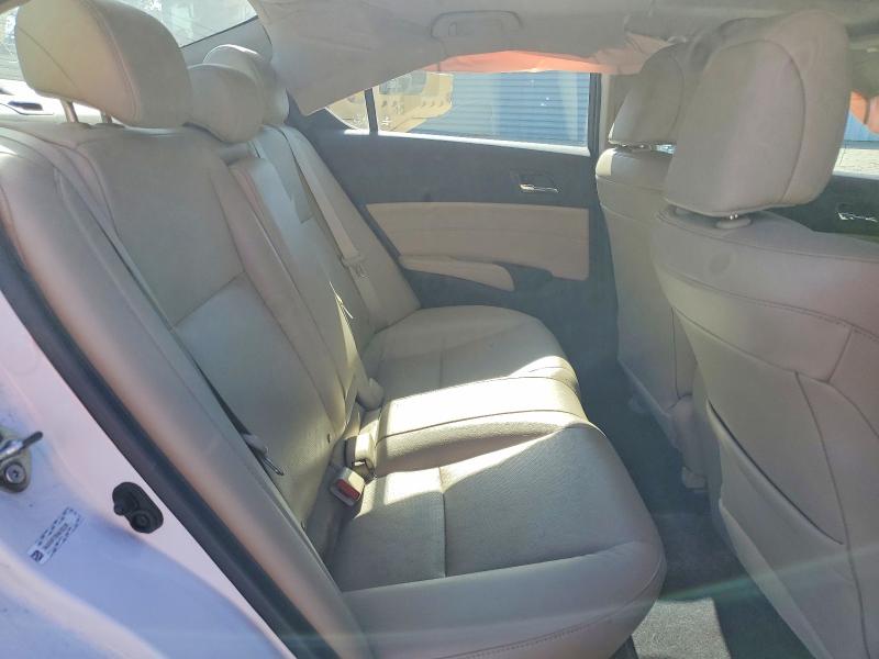 Photo 10 from auction – 2017 ACURA ILX with VIN 19UDE2F72HA015433