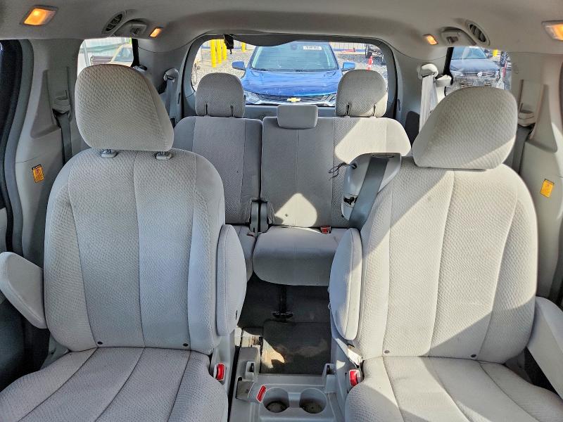 Снимка 10 от търг – 2012 TOYOTA SIENNA с VIN 5TDKA3DC7CS013406
