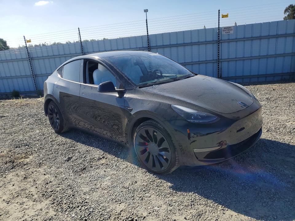 Zdjęcie 4 z aukcji – 2022 TESLA MODEL Y z VIN 7SAYGDEF2NF414203