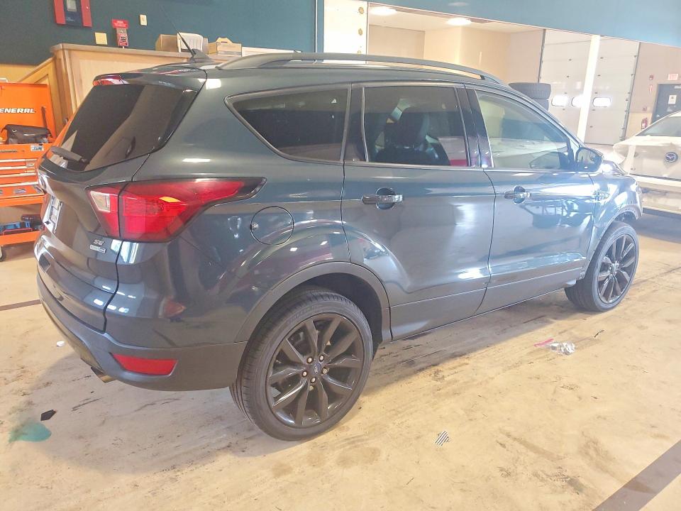 Photo 3 from auction – 2019 FORD ESCAPE with VIN 1FMCU9GD1KUC42690