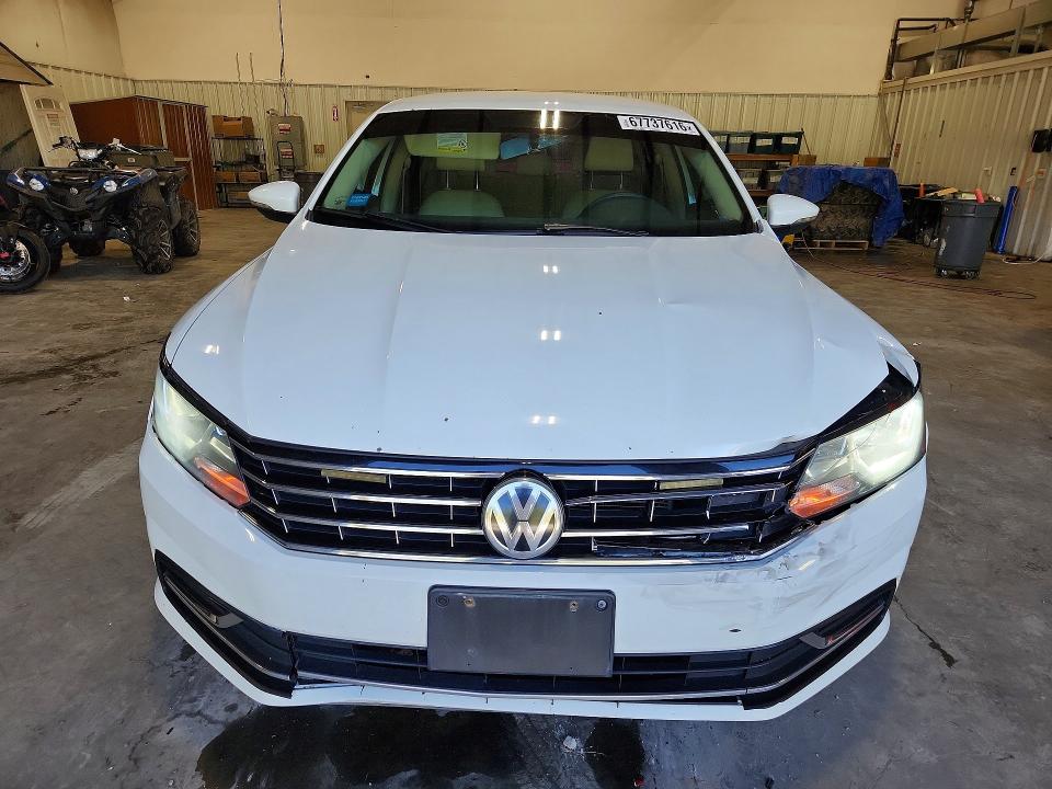 Photo 5 from auction – 2017 VOLKSWAGEN PASSAT with VIN 1VWAT7A30HC012668