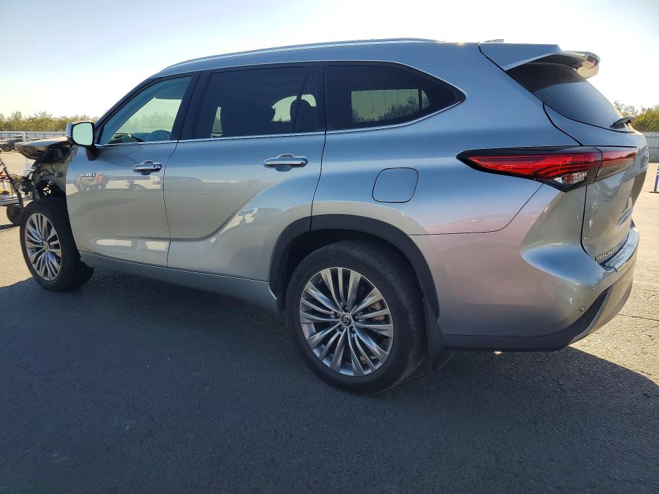Снимка 2 от търг – 2020 TOYOTA HIGHLANDER с VIN 5TDEBRCH5LS005086