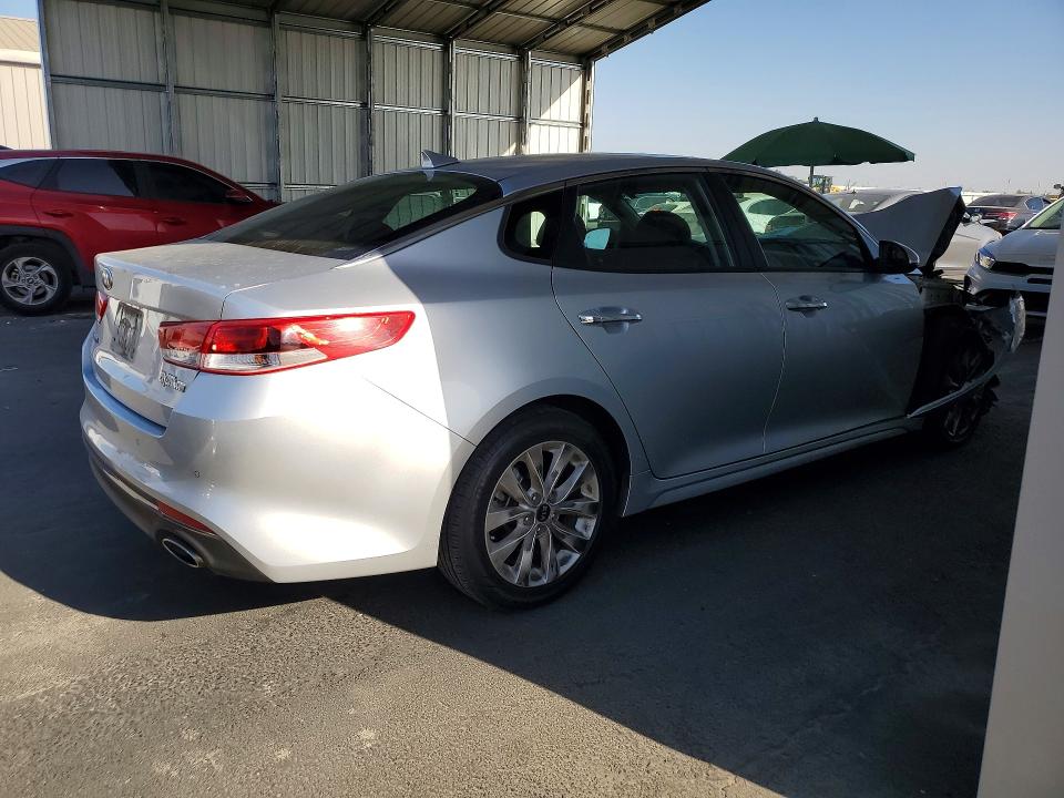 Снимка 3 от търг – 2018 KIA OPTIMA с VIN 5XXGT4L37JG272452