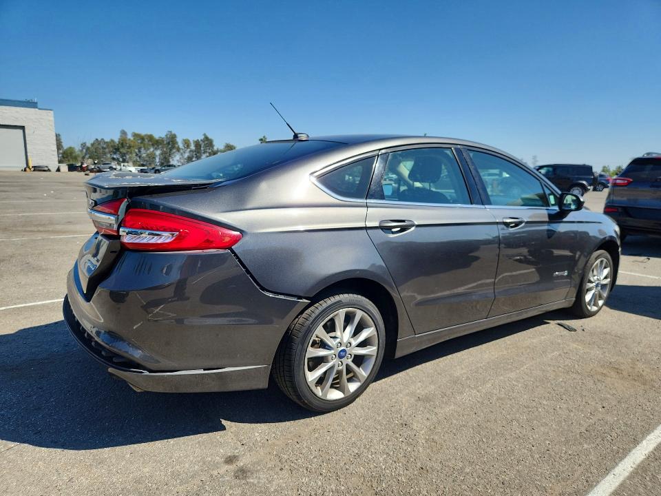 Photo 3 from auction – 2017 FORD FUSION with VIN 3FA6P0LU0HR386148
