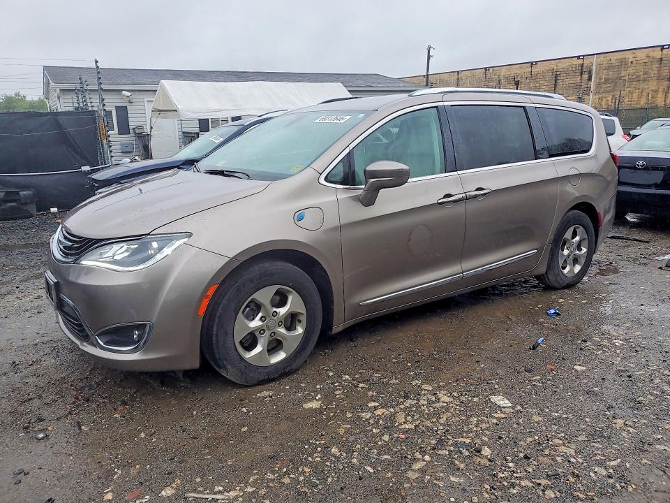 CHRYSLER PACIFICA 2018 с VIN 2C4RC1L70JR183629 - Снимка от търг