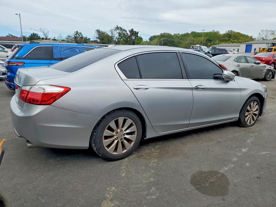 Photo 3 from auction – 2014 HONDA ACCORD with VIN 1HGCR2F85EA258898