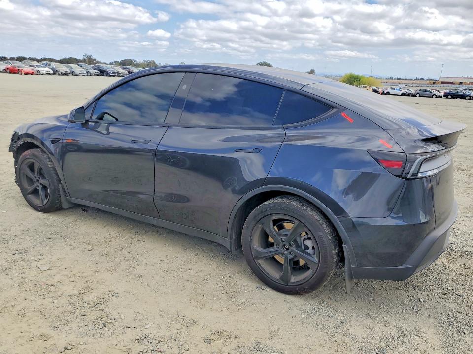 Снимка 2 от търг – 2026 TESLA MODEL Y с VIN 7SAYGDED7TF456300