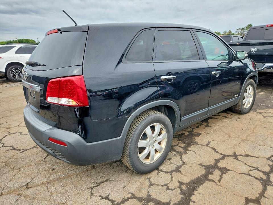 Photo 3 from auction – 2013 KIA SORENTO with VIN 5XYKTCA65DG392543