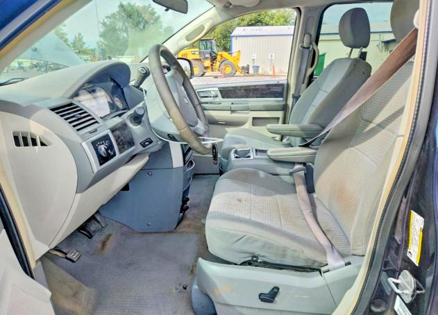Фото 7 с аукциона – 2010 DODGE GRAND CARAVAN с VIN 2D4RN5D15AR195158
