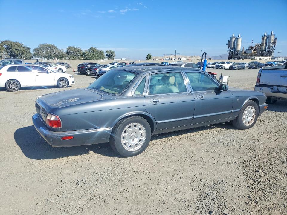 Photo 3 from auction – 2001 JAGUAR XJ8 with VIN SAJDA14C71LF28390