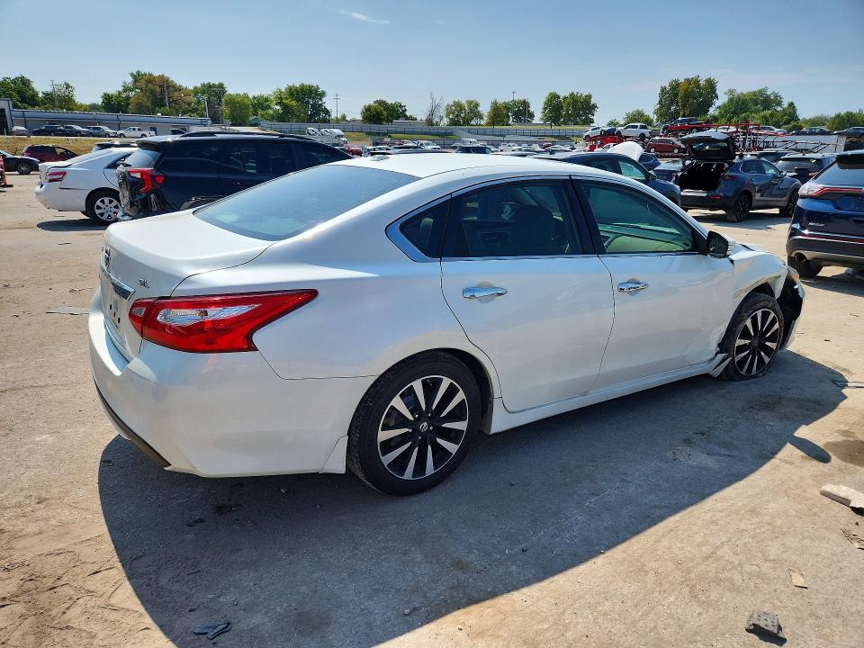 Photo 3 from auction – 2017 NISSAN ALTIMA with VIN 1N4AL3AP2HC498274