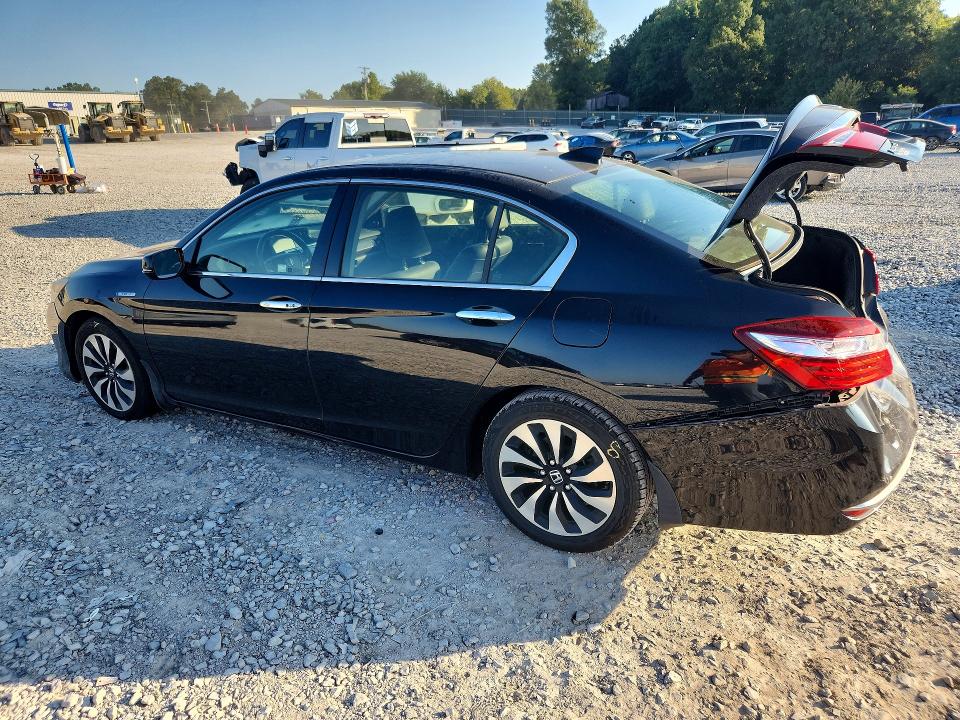 Photo 2 from auction – 2017 HONDA ACCORD with VIN JHMCR6F51HC031694