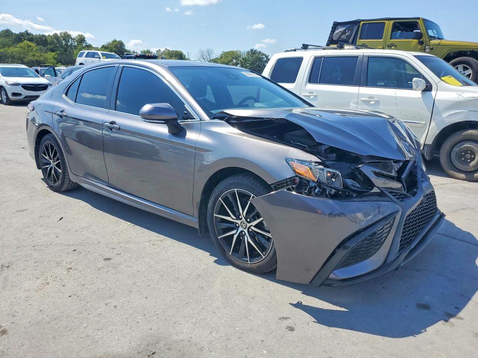 Photo 4 from auction – 2022 TOYOTA CAMRY with VIN 4T1G11AK1NU074654
