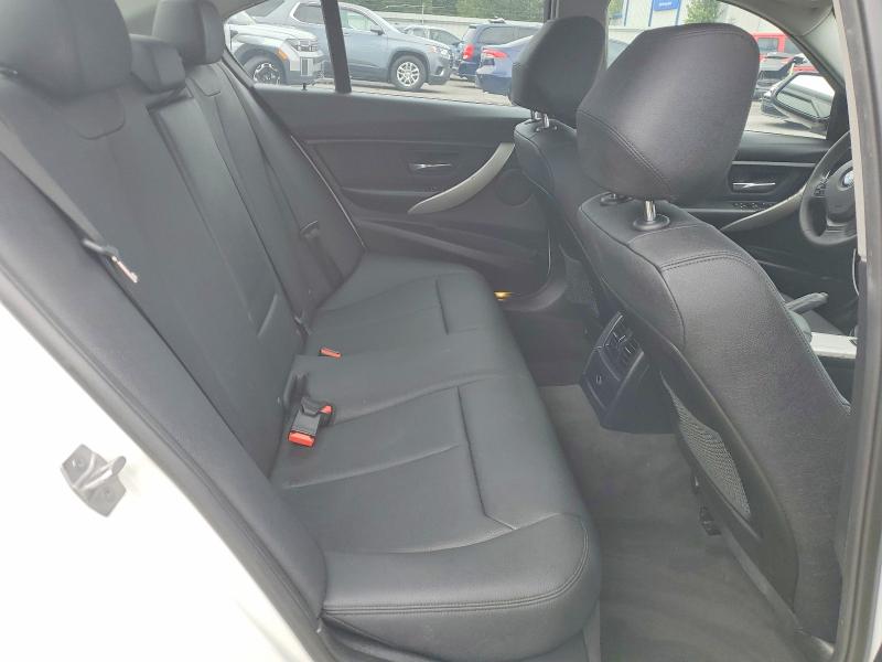 صورة رقم 10 من المزاد - 2018 BMW 320 مع VIN WBA8E5G55JNU48013