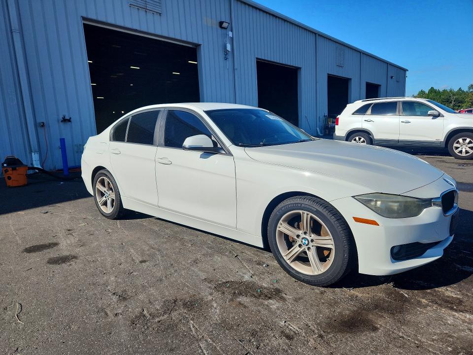 Zdjęcie 4 z aukcji – 2014 BMW 320 z VIN WBA3B1C51EK133637