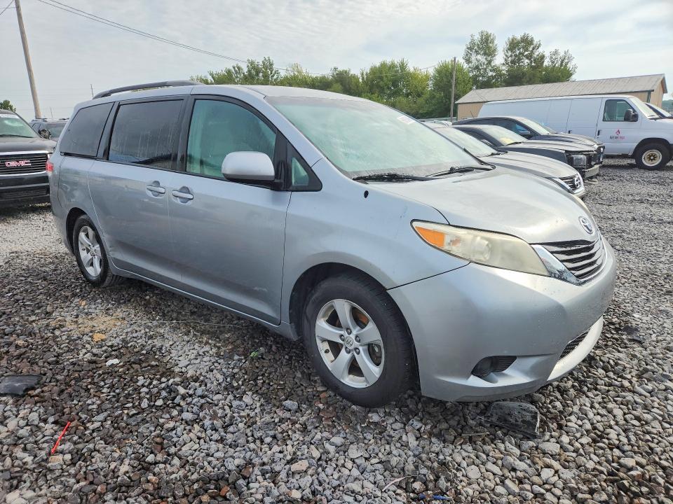 Photo 4 from auction – 2011 TOYOTA SIENNA with VIN 5TDKK3DC2BS111481