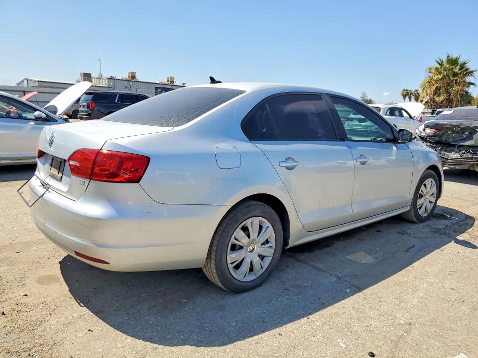 Photo 3 from auction – 2014 VOLKSWAGEN JETTA with VIN 3VWD17AJ5EM222761