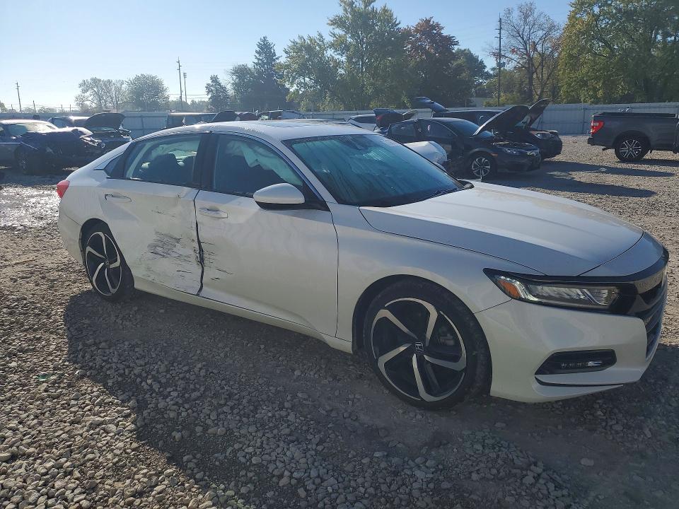 Снимка 4 от търг – 2019 HONDA ACCORD с VIN 1HGCV2F36KA032736