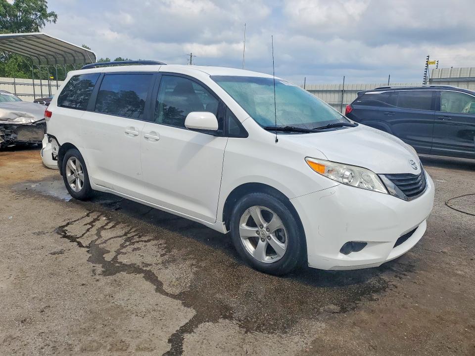 Photo 4 from auction – 2012 TOYOTA SIENNA with VIN 5TDKK3DC3CS268910