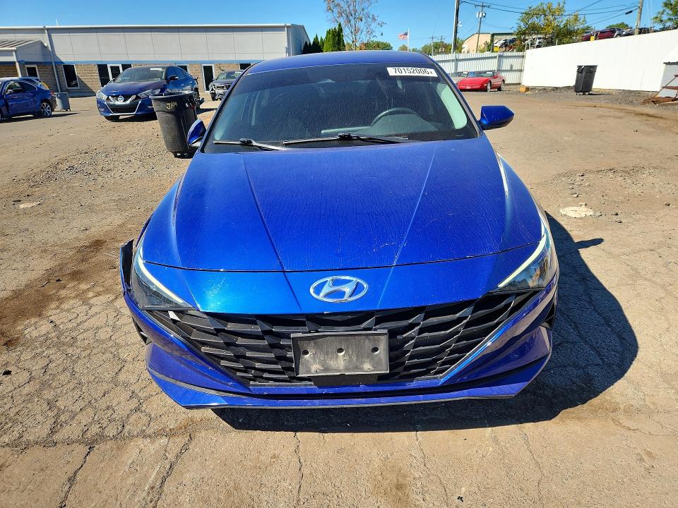 Снимка 5 от търг – 2022 HYUNDAI ELANTRA с VIN KMHLS4AG7NU336931