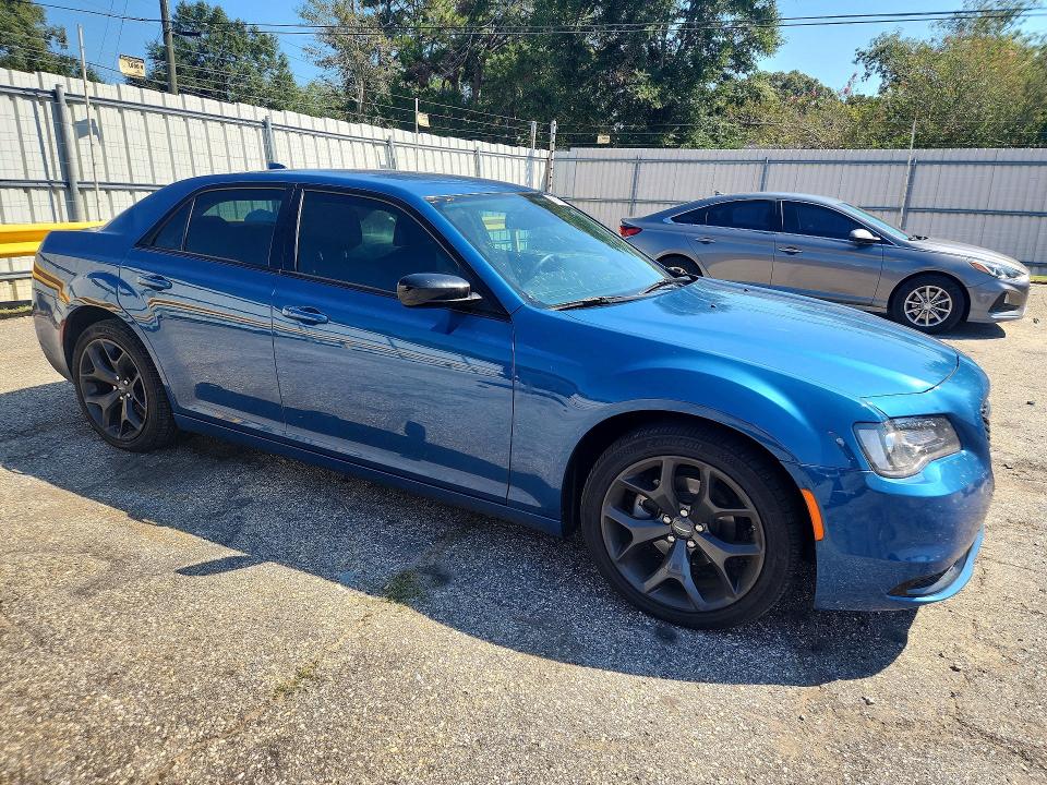 Foto 4 de la subasta – 2022 CHRYSLER 300 con VIN 2C3CCAAG7NH139488