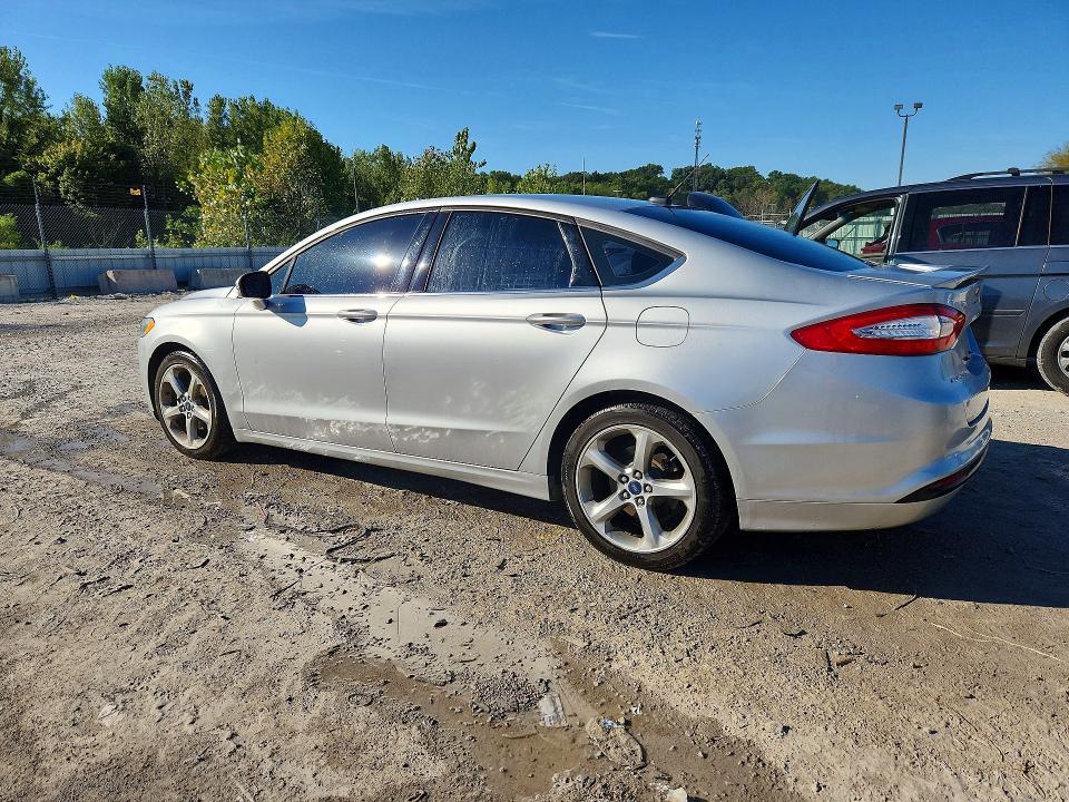 Photo 2 from auction – 2015 FORD FUSION with VIN 3FA6P0HD1FR222039