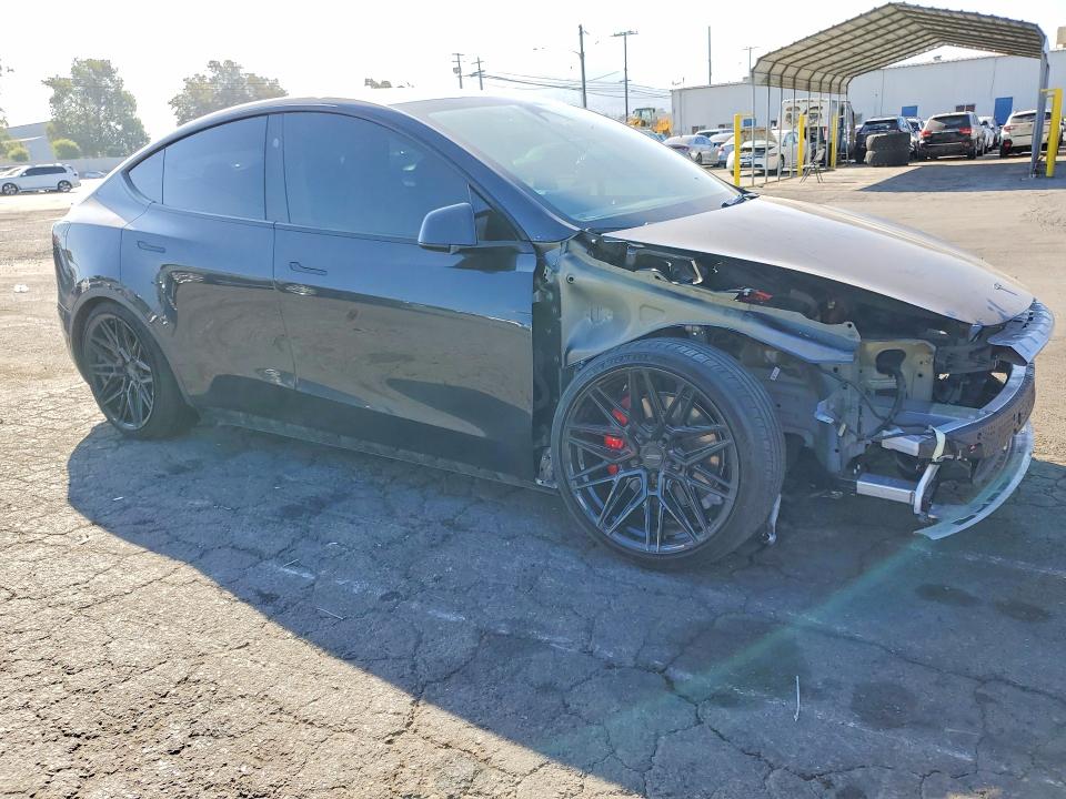 Снимка 4 от търг – 2024 TESLA MODEL Y с VIN 7SAYGDEF5RF053703