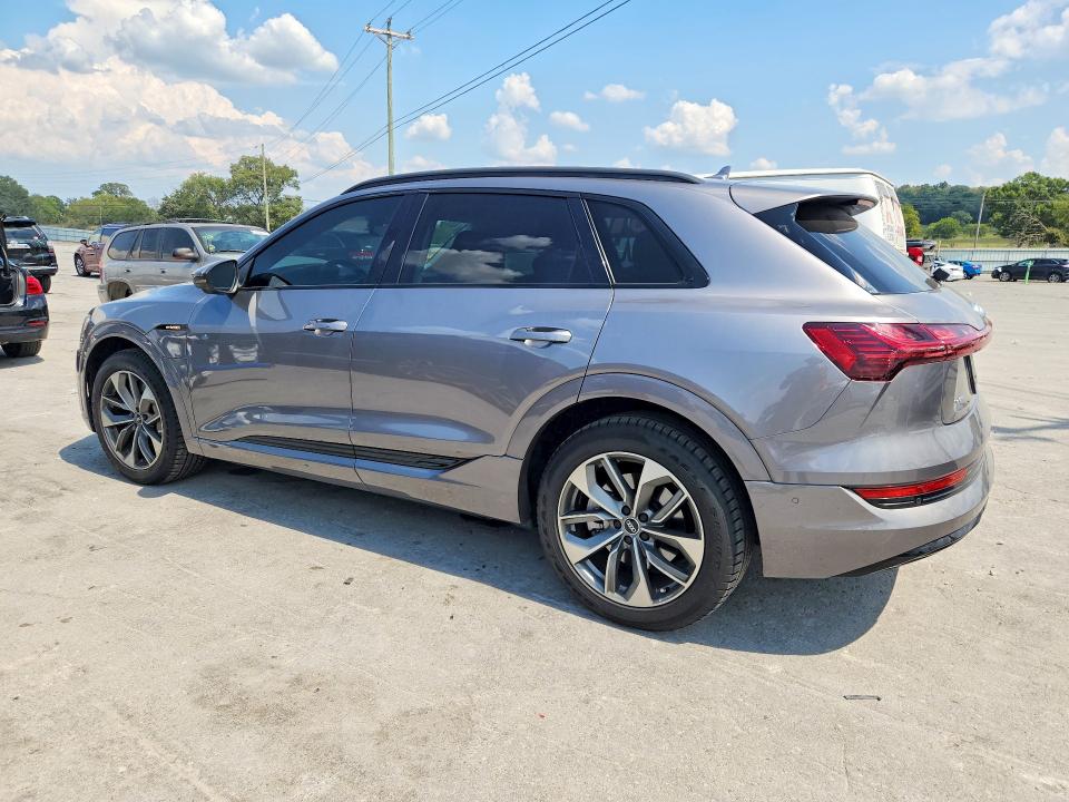 Фото 2 с аукциона – 2021 AUDI E-TRON с VIN WA1LAAGE3MB019499