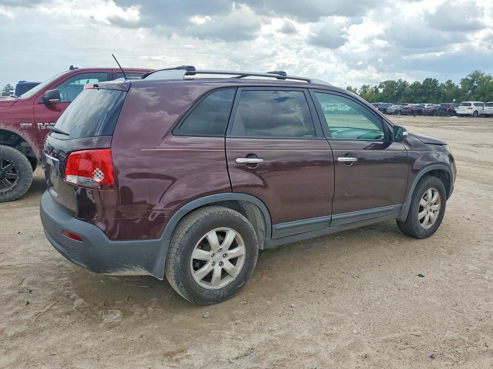 Photo 3 from auction – 2011 KIA SORENTO with VIN 5XYKT3A12BG046080
