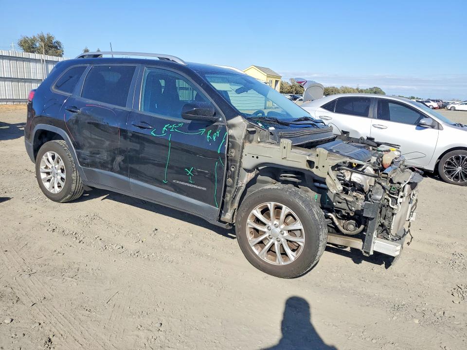 Снимка 4 от търг – 2020 JEEP CHEROKEE с VIN 1C4PJLCB4LD547733