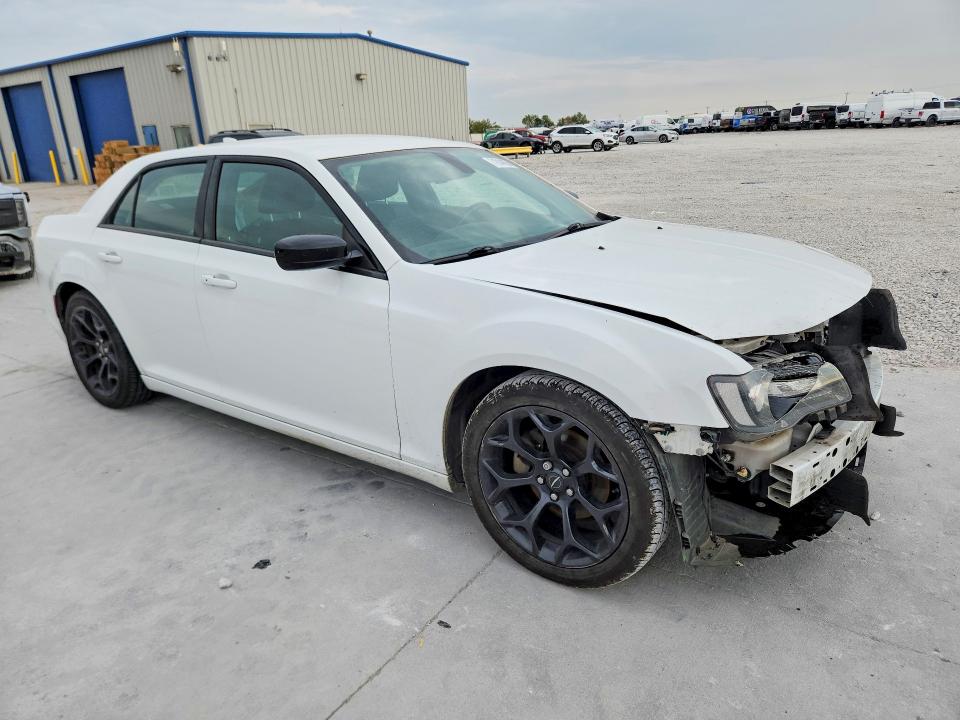Zdjęcie 4 z aukcji – 2019 CHRYSLER 300 z VIN 2C3CCAAG3KH746208