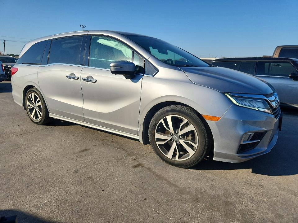 Photo 4 from auction – 2018 HONDA ODYSSEY with VIN 5FNRL6H90JB034138