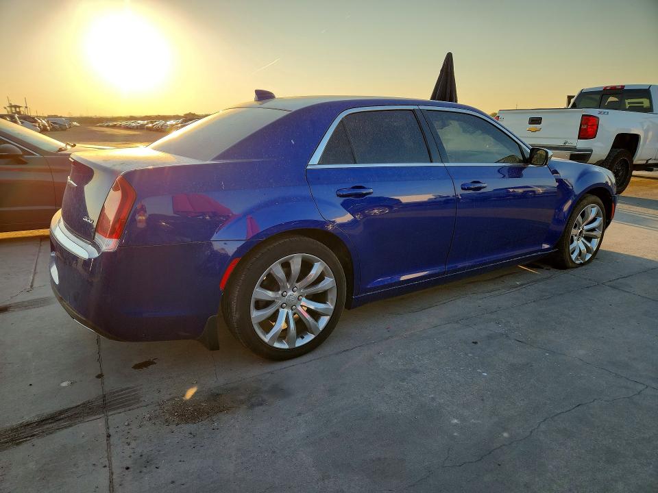 Фото 3 с аукциона – 2018 CHRYSLER 300 с VIN 2C3CCAAG5JH294101