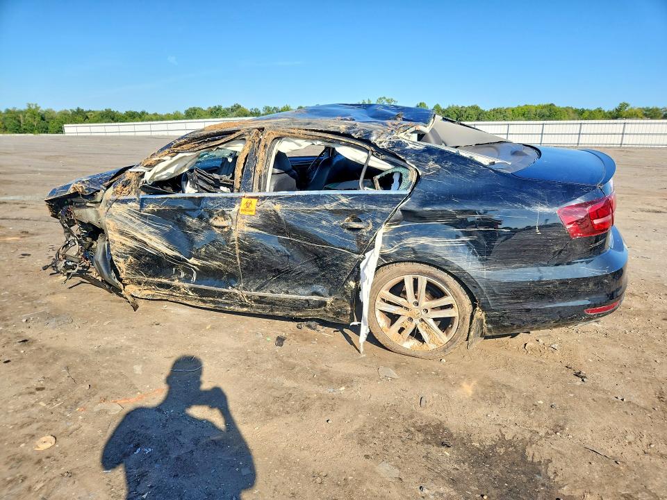 Снимка 2 от търг – 2017 VOLKSWAGEN JETTA с VIN 3VWL17AJ9HM239367