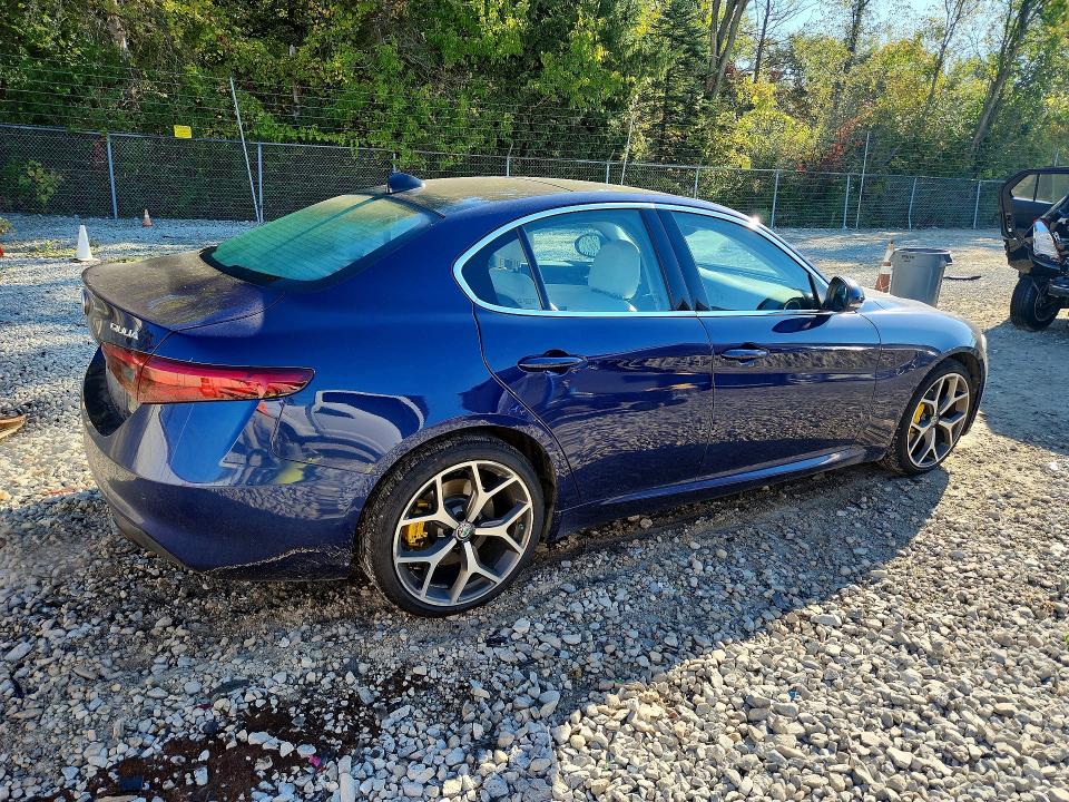 Photo 3 from auction – 2019 ALFA ROMEO GIULIA with VIN ZARFANAN5K7612371