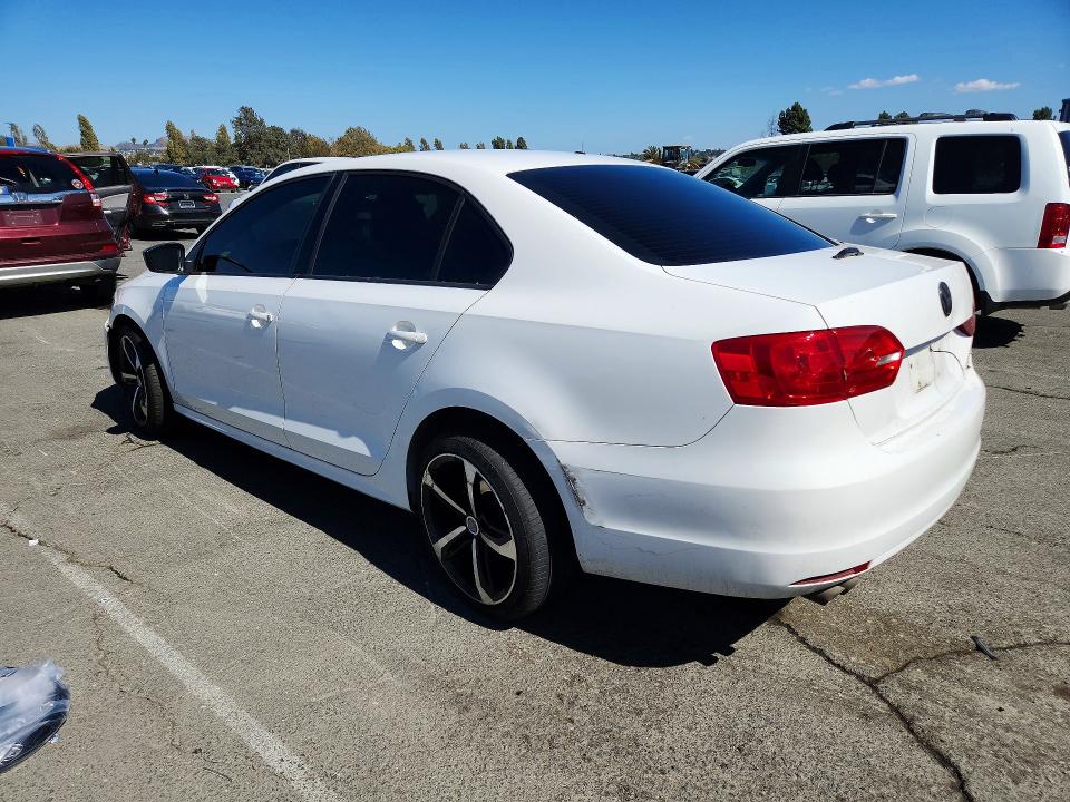 Photo 2 from auction – 2014 VOLKSWAGEN JETTA with VIN 3VW2K7AJXEM375026