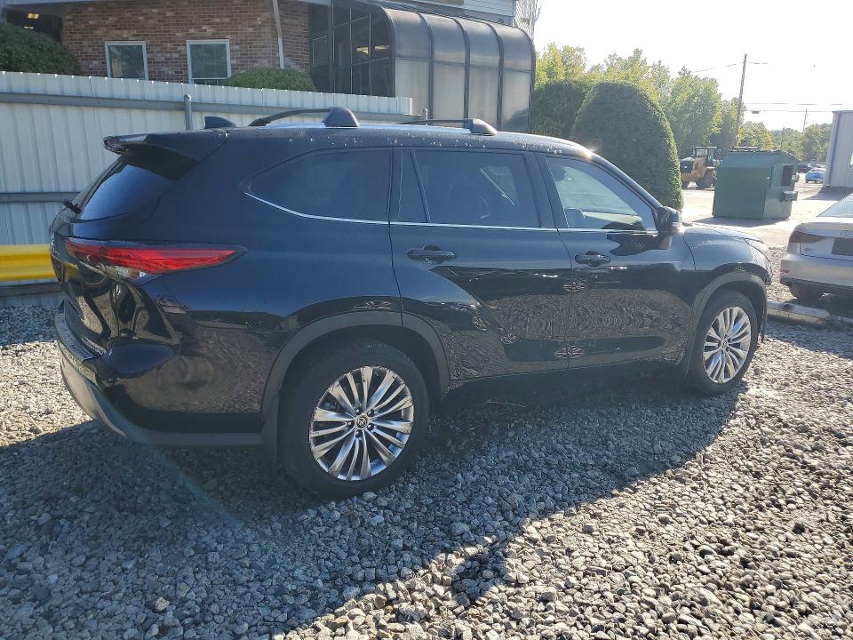 Photo 3 from auction – 2023 TOYOTA HIGHLANDER with VIN 5TDKDRBH0PS031048