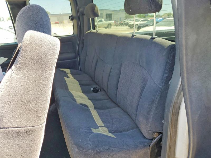 Photo 10 from auction – 2000 CHEVROLET SILVERADO with VIN 1GCEC19T1YE408618