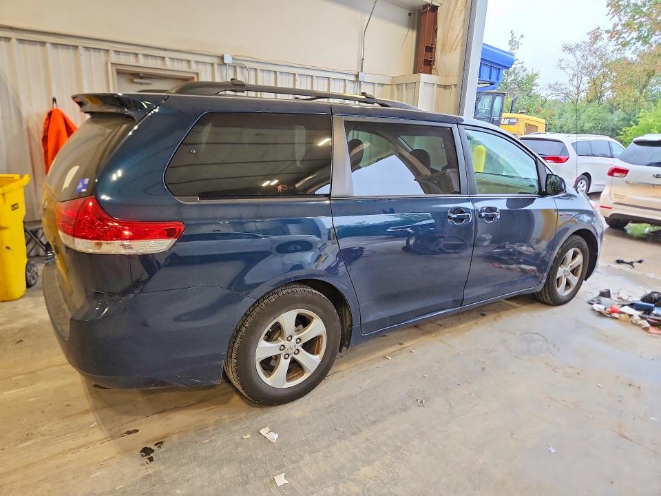 Снимка 3 от търг – 2012 TOYOTA SIENNA с VIN 5TDKK3DC7CS208905