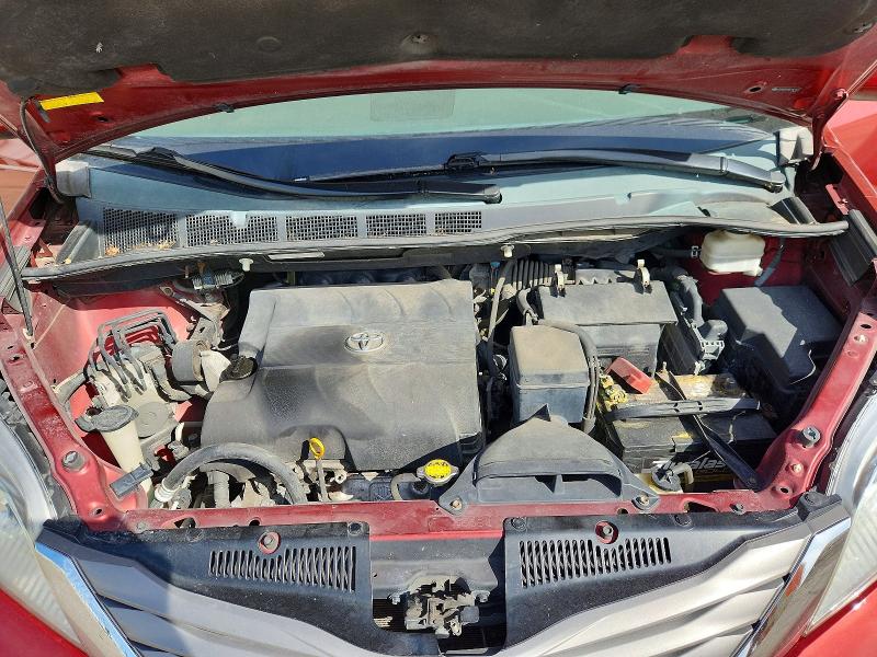 Photo 11 from auction – 2011 TOYOTA SIENNA with VIN 5TDYK3DC9BS147355