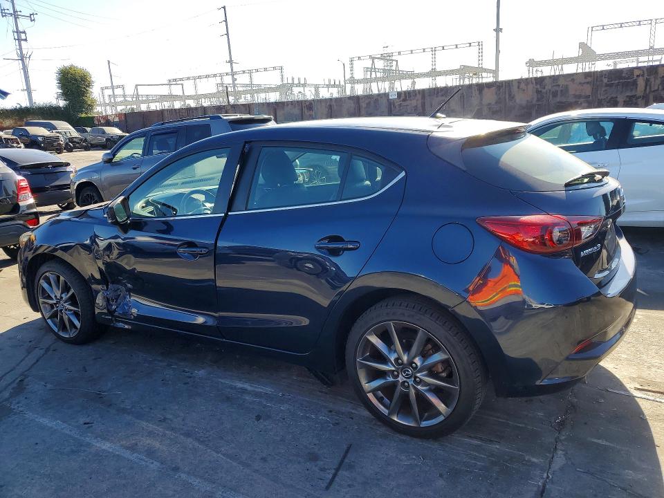 Photo 2 from auction – 2018 MAZDA 3 with VIN 3MZBN1L36JM270416