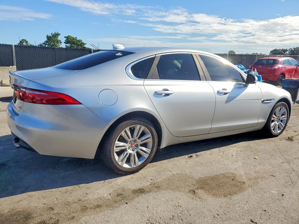 Photo 3 from auction – 2017 JAGUAR XF with VIN SAJBD4BVXHCY42479