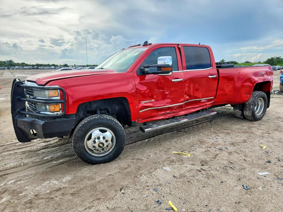 CHEVROLET SILVERADO 2015 مع رقم تعريف المركبة 1GC4K0E8XFF556817 - صورة من المزاد