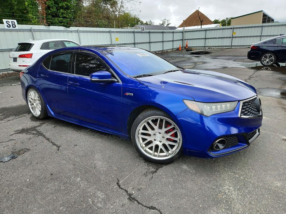 Снимка 4 от търг – 2018 ACURA TLX с VIN 19UUB3F6XJA003011