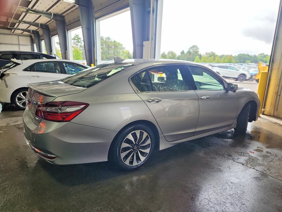 Photo 3 from auction – 2017 HONDA ACCORD with VIN JHMCR6F71HC026285
