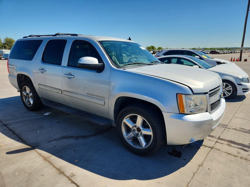 Photo 4 from auction – 2011 CHEVROLET SUBURBAN with VIN 1GNSCJE03BR159244